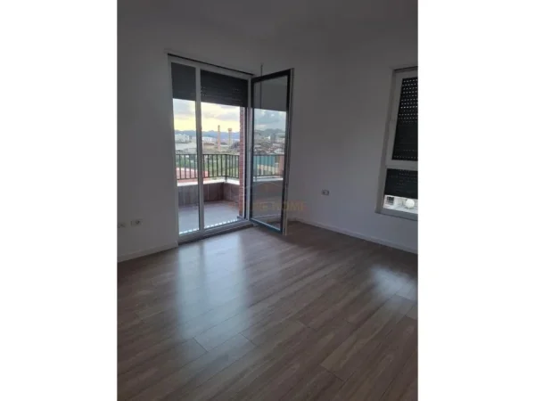 Tirane, jepet me qera apartament 2+1 Kati 5, 95 m² 400 € 