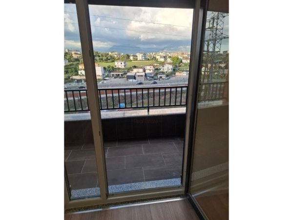 Tirane, jepet me qera apartament 2+1 Kati 5, 95 m² 400 € 