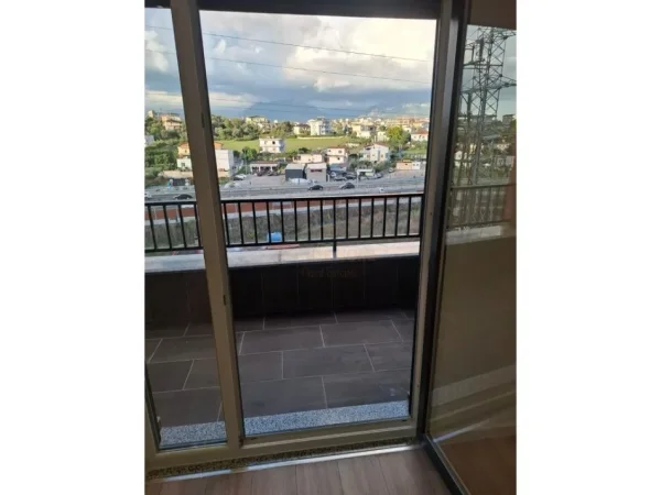 Tirane, jepet me qera apartament 2+1 Kati 5, 95 m² 400 € 