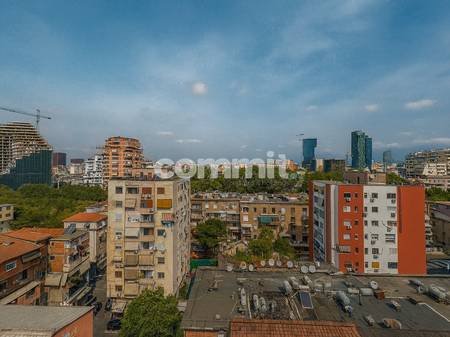 Tirane, jepet me qera apartament 2+1 Kati 9, 95 m² 850 € (blloku)