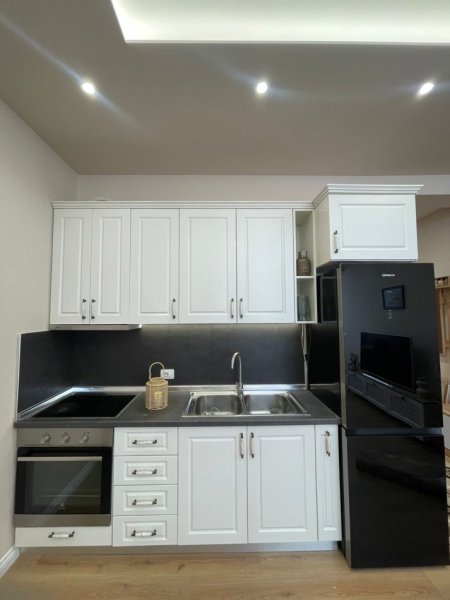 Tirane, jepet me qera apartament 1+1 Kati 7, 70.000L/MUAJ