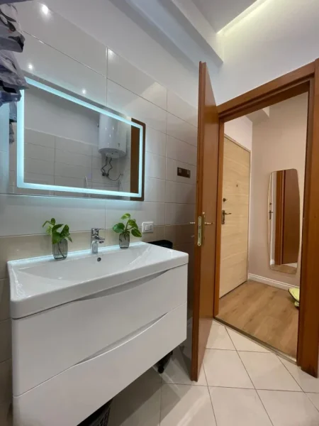 Tirane, jepet me qera apartament 1+1 Kati 7, 70.000L/MUAJ