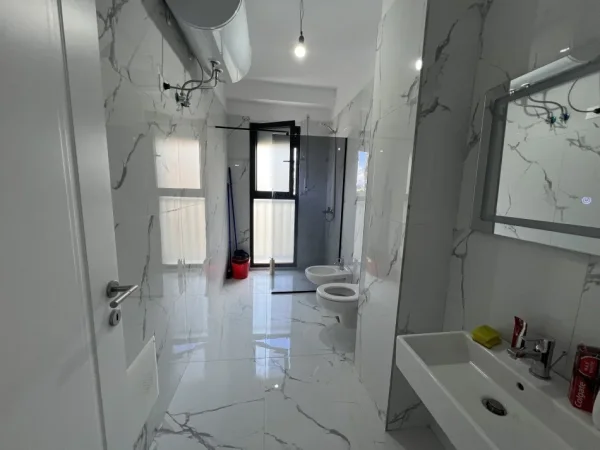 Tirane, shitet apartament 2+1+Ballkon Kati 1, 105 m² 196000 € (Bulevardi i Ri El Bavo)