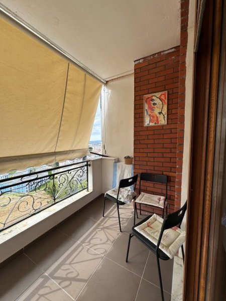 Tirane, jepet me qera apartament 2+1+Ballkon Kati 3, 450 € (FRESK TEK MURAGA)