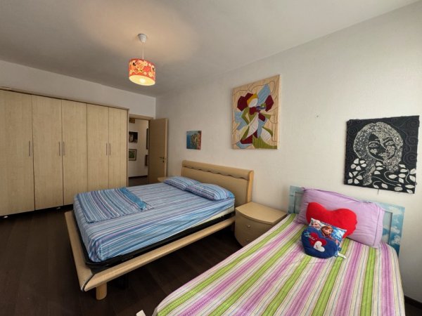 Tirane, jepet me qera apartament 2+1+Ballkon Kati 3, 450 € (FRESK TEK MURAGA)