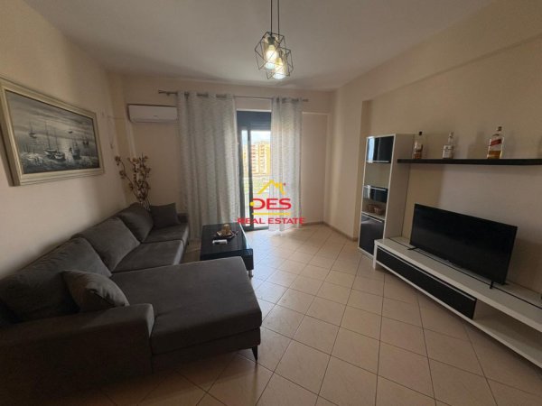 Vlore, jepet me qera apartament 2+1+Ballkon Kati 5, 115 m² 600 € (Rruga Jani Rexha)