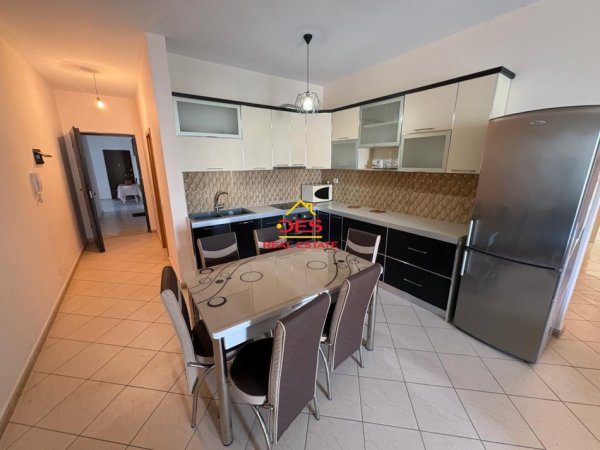 Vlore, jepet me qera apartament 2+1+Ballkon Kati 5, 115 m² 600 € (Rruga Jani Rexha)