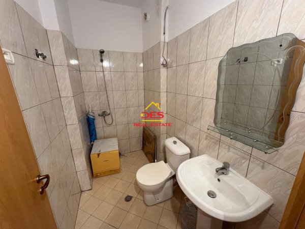 Vlore, jepet me qera apartament 2+1+Ballkon Kati 5, 115 m² 600 € (Rruga Jani Rexha)