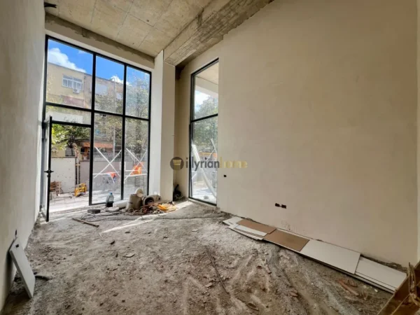 Tirane, shitet ambjent biznesi Kati 0, 35 m² 350.000 € (Selvia)