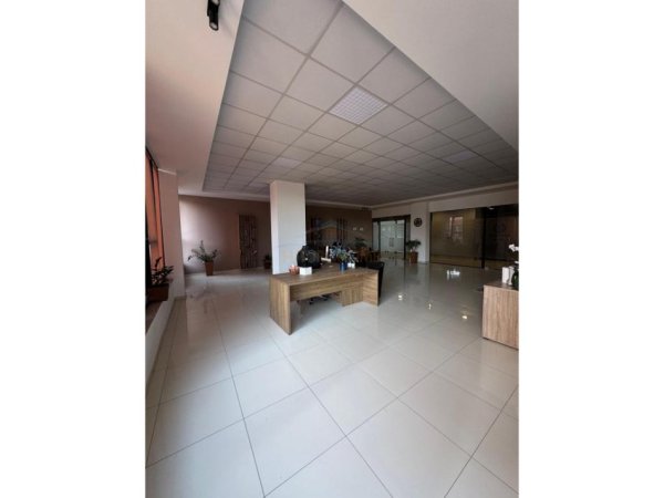 Tirane, jepet me qera ambjent biznesi Kati 2, 124 m² 600 € 