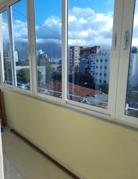 Tirane, jepet me qera apartament 1+1 Kati 6, 60 m² 500 € 