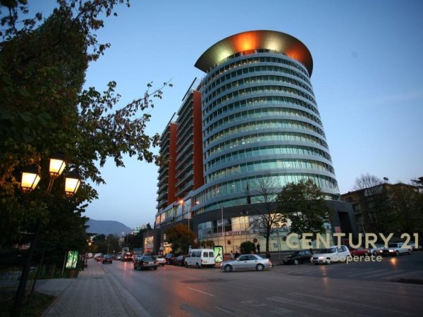 Tirane, jepet me qera ambjent biznesi Kati 8, 195 m² 5.000 € 