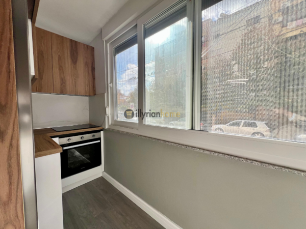 Tirane, jepet me qera apartament 1+1 Kati 1, 59 m² 550 € (Shkolla e Kuqe)