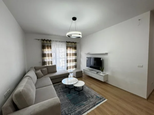 Tirane, jepet me qera apartament 2+1 Kati 5, 800 € 