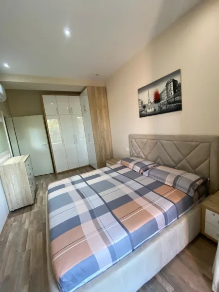 Tirane, jepet me qera apartament 2+1+Ballkon Kati 3, 93 m² 550 € (Mangalem21)