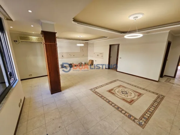 Tirane, shitet apartament 2+1 Kati 4, 140 m² (Bulevardi Bajram Curri)