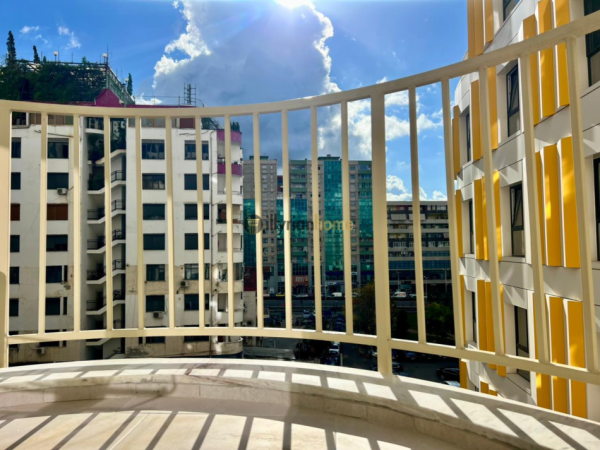 Shqiperi, jepet me qera apartament 2+1+Ballkon , 76 m² 1.000 € (Zogu i Zi)