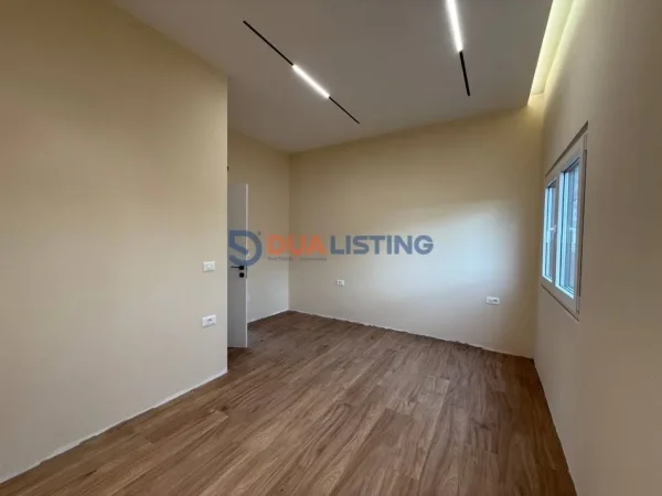 Tirane, shitet apartament 1+1 Kati 1, 64 m² 124.756 € (Prane Kompleksit Mangalem)