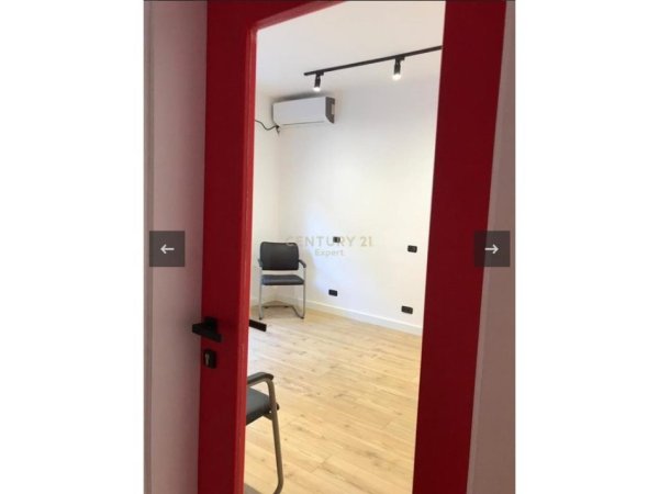 Tirane, jepet me qera zyre Kati 1, 110 m² 1.000 € 