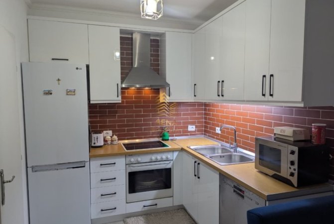 Tirane, jepet me qera apartament 1+1+Ballkon Kati 2, 60 m² 370 € (Rruga Aleksander Konda)