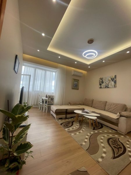 Tirane, jepet me qera apartament 1+1 Kati 7, 700 € 