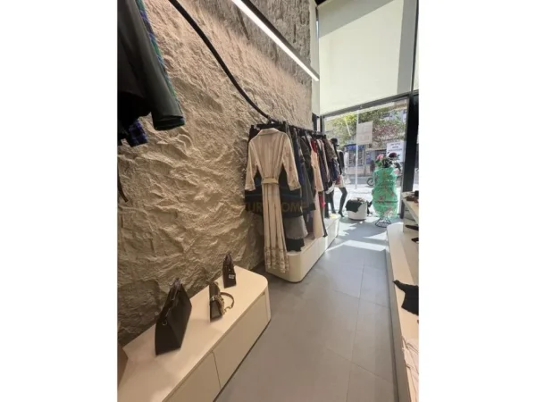 Tirane, shitet dyqan Kati 0, 