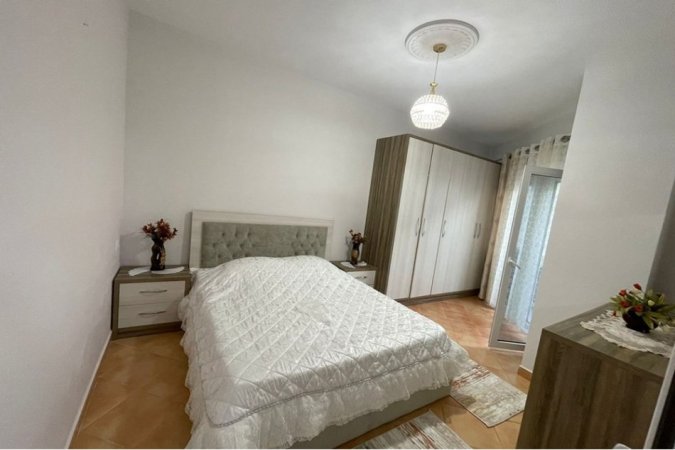 Tirane, jepet me qera apartament 1+1 Kati 3, 65 m² 600 € (Liqeni i Thate)
