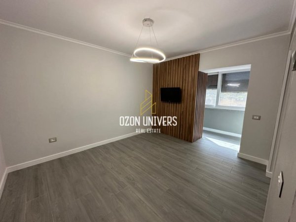 Tirane, jepet me qera ambjent biznesi Kati 0, 60 m² 600 € (Shkolla Kuqe, afër Pazarit të Ri Tirana, Albania)