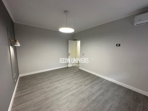 Tirane, jepet me qera ambjent biznesi Kati 0, 60 m² 600 € (Shkolla Kuqe, afër Pazarit të Ri Tirana, Albania)