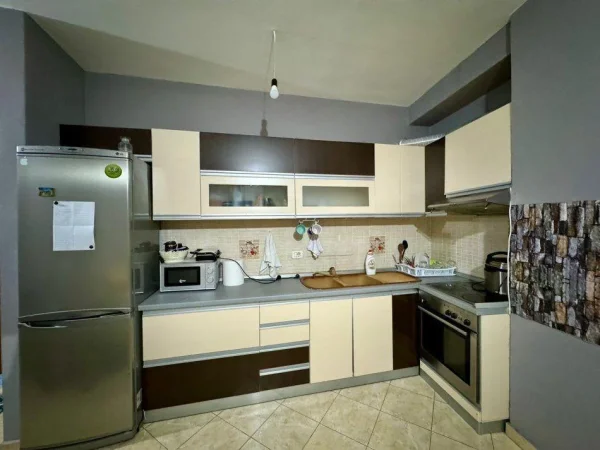 Tirane, jepet me qera apartament 1+1 Kati 3, 60 m² 450 € (Astir)