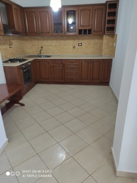 Tirane, shitet apartament 2+1 Kati 4, 103.000 € 