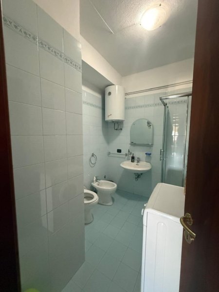 Tirane, jepet me qera apartament 2+1+Ballkon Kati 7, 98 m² 1.600 € (Torre Drini)