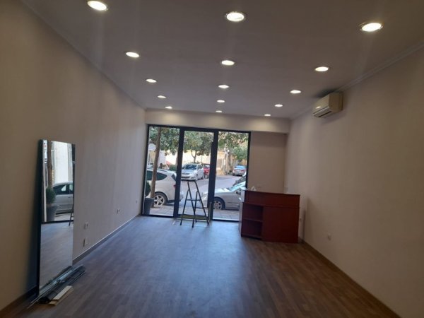 Tirane, jepet me qera dyqan Kati 0, 43 m² 850 € 