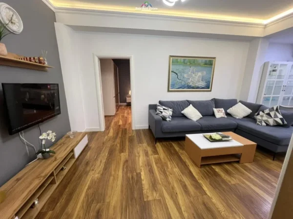 Tirane, jepet me qera apartament 1+1 Kati 3, 680 m²