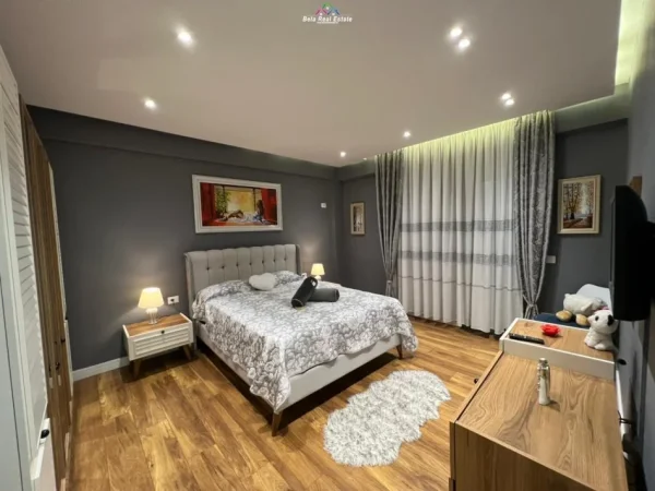 Tirane, jepet me qera apartament 1+1 Kati 3, 680 m²