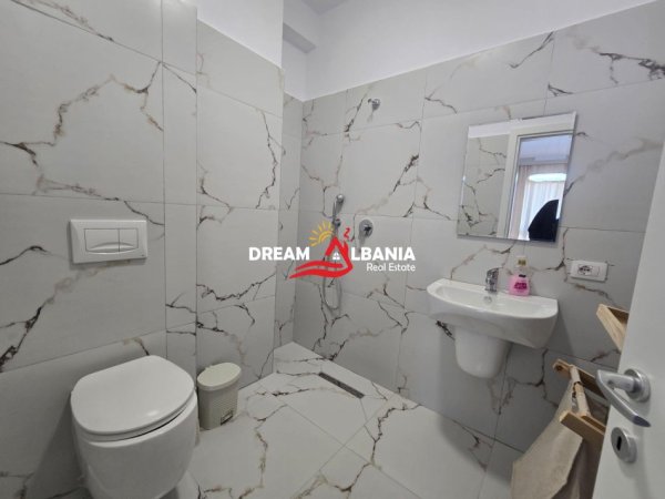 Tirane, jepet me qera apartament 2+1+Ballkon Kati 4, 105 m² 650 € 