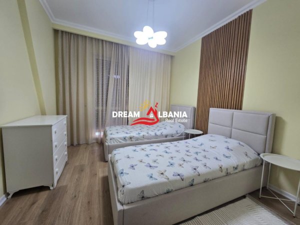 Tirane, jepet me qera apartament 2+1+Ballkon Kati 4, 105 m² 650 € 