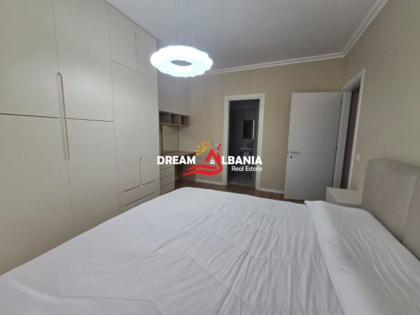 Tirane, jepet me qera apartament 2+1+Ballkon Kati 4, 105 m² 650 € 