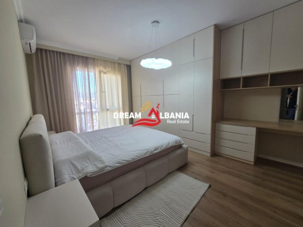 Tirane, jepet me qera apartament 2+1+Ballkon Kati 4, 105 m² 650 € 