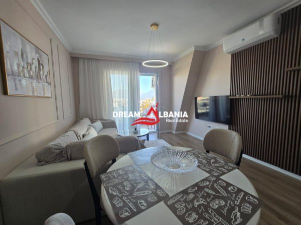 Tirane, jepet me qera apartament 2+1+Ballkon Kati 4, 105 m² 650 € 
