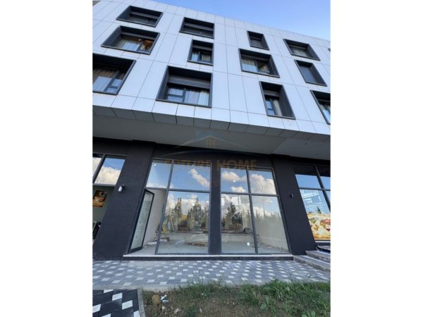 Tirane, jepet me qera ambjent biznesi Kati 0, 92 m² 3.000 € (Liqeni i Thate)