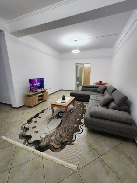 Tirane, jepet me qera apartament 1+1 Kati 1, 450 € 