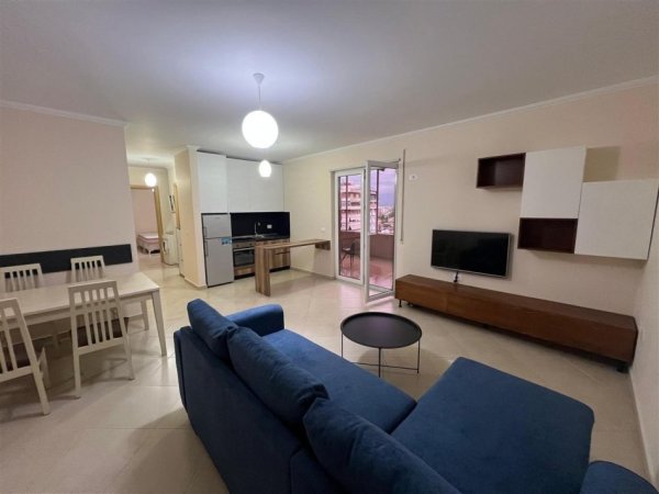 Tirane, jepet me qera apartament 1+1+Ballkon Kati 8, 115 m² 520 € (astir)