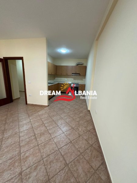 Tirane, jepet me qera zyre Kati 4, 118 m² 750 € 