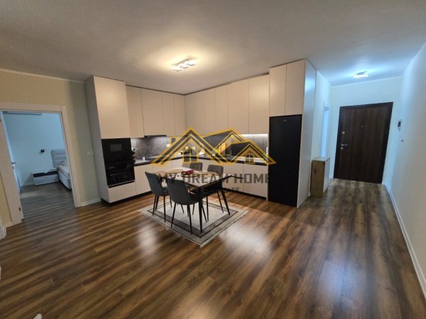 Durres, shitet 2+1 Kati 2, 180.000 € (stacioni i trenit)