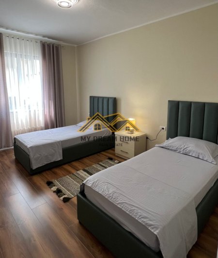 Durres, shitet 2+1 Kati 2, 180.000 € (stacioni i trenit)