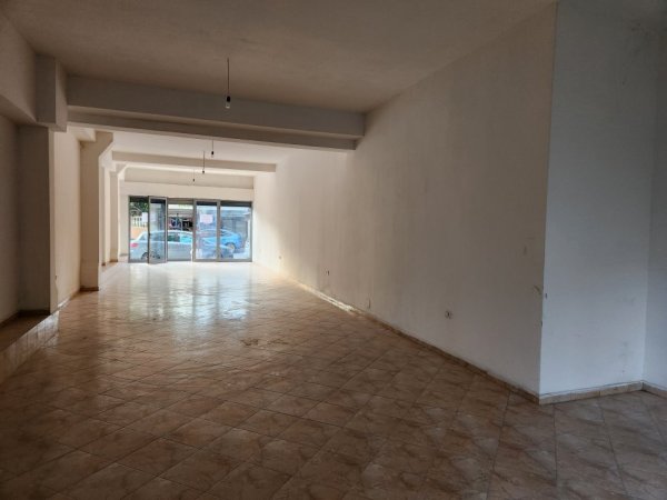 Vlore, shitet dyqan Kati 1, 95 m² 110.000 € (Rruga Lef sallata)