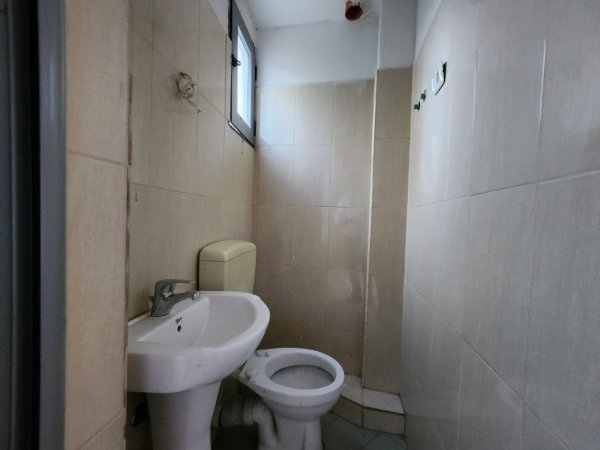Vlore, shitet dyqan Kati 1, 95 m² 110.000 € (Rruga Lef sallata)