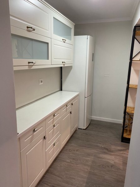 Tirane, jepet me qera apartament 2+1 Kati 2, 120 m² 550 € (xhamlliku)