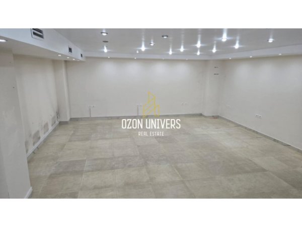 Tirane, jepet me qera ambjent biznesi Kati 0, 60 m² 450 € (Bulevardi Bajram Curri)